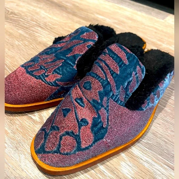 Free People Butterfly Effect Slip Mules/Slippers Wood Bottom Fur Lining Size 38 - Picture 1 of 15